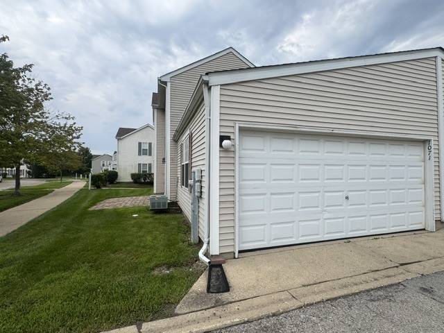 1071 Symphony DR, Aurora, IL 60504
