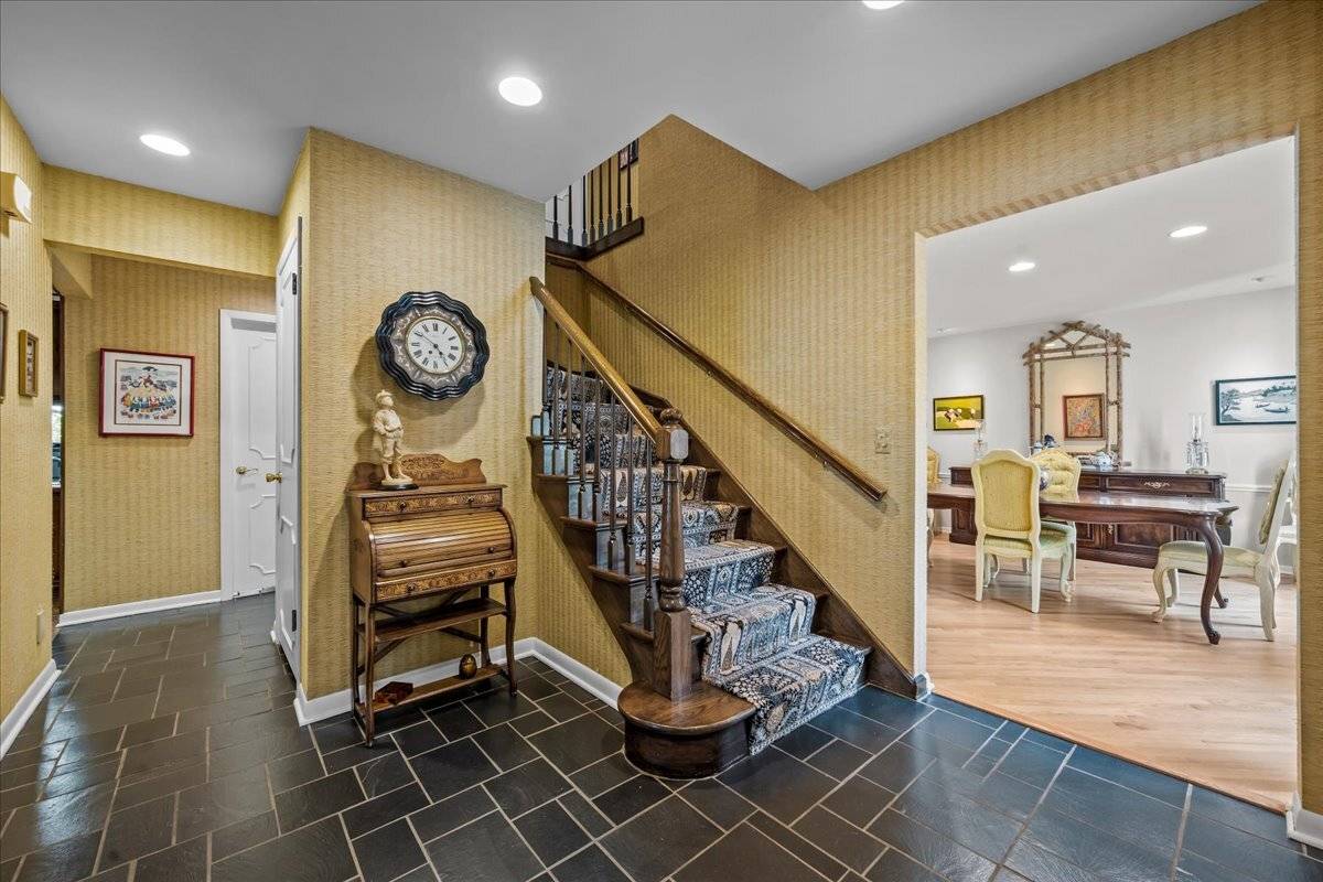 890 Dryden LN, Highland Park, IL 60035