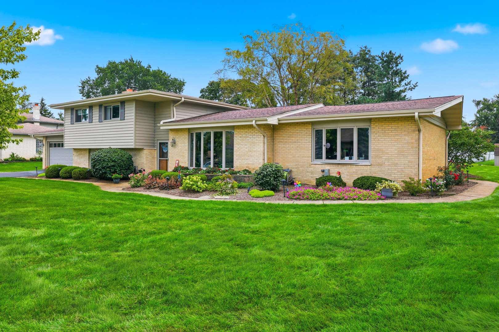 22W375 Walnut AVE, Medinah, IL 60157