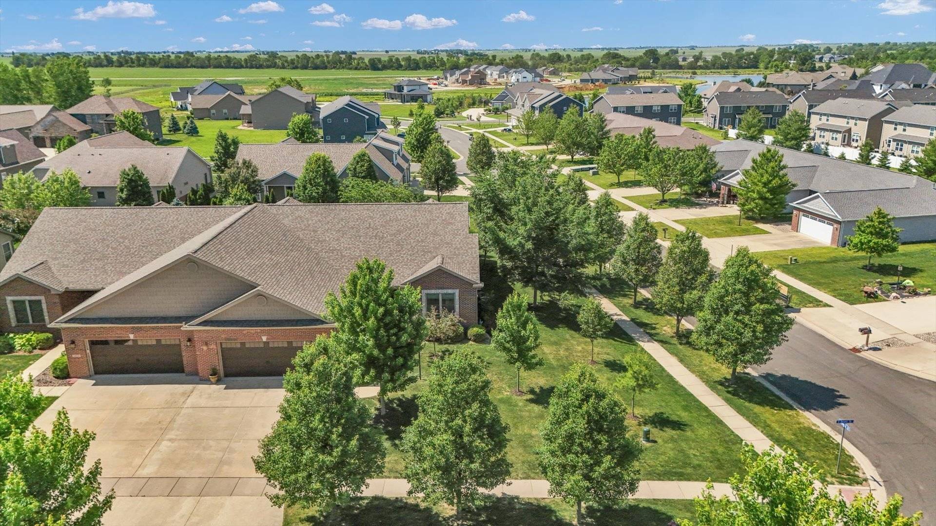 1601 Delane DR, Mahomet, IL 61853