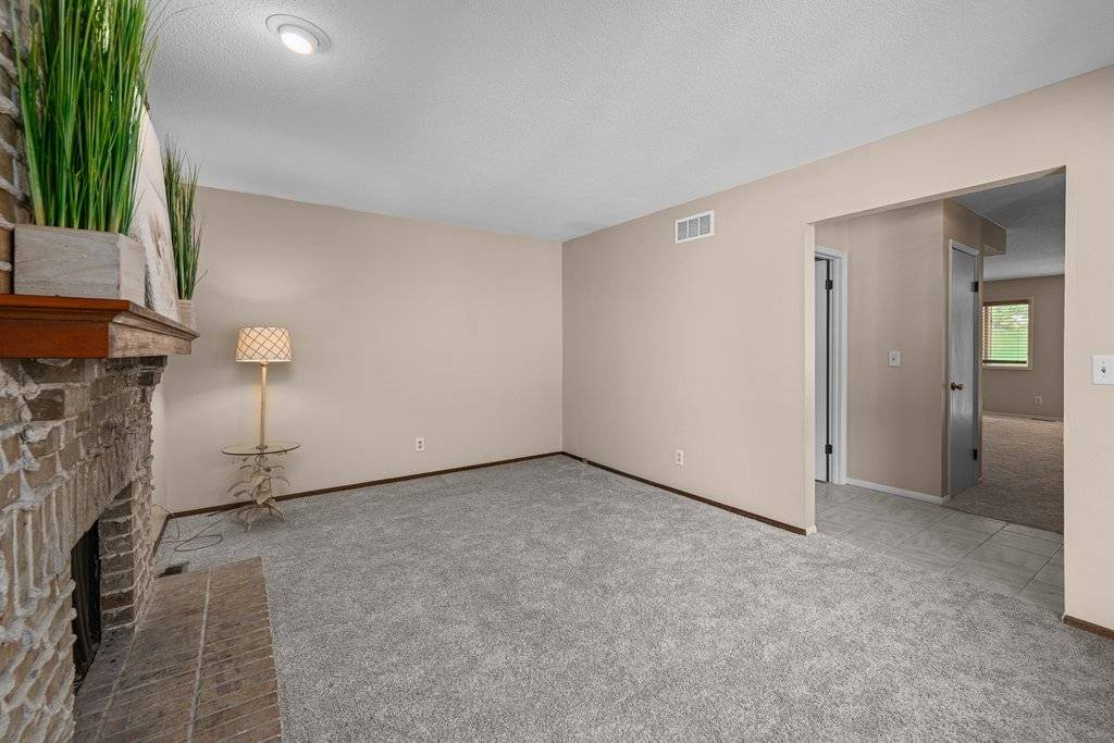 3283 Johnathan AVE #3283, Bettendorf, IA 52722