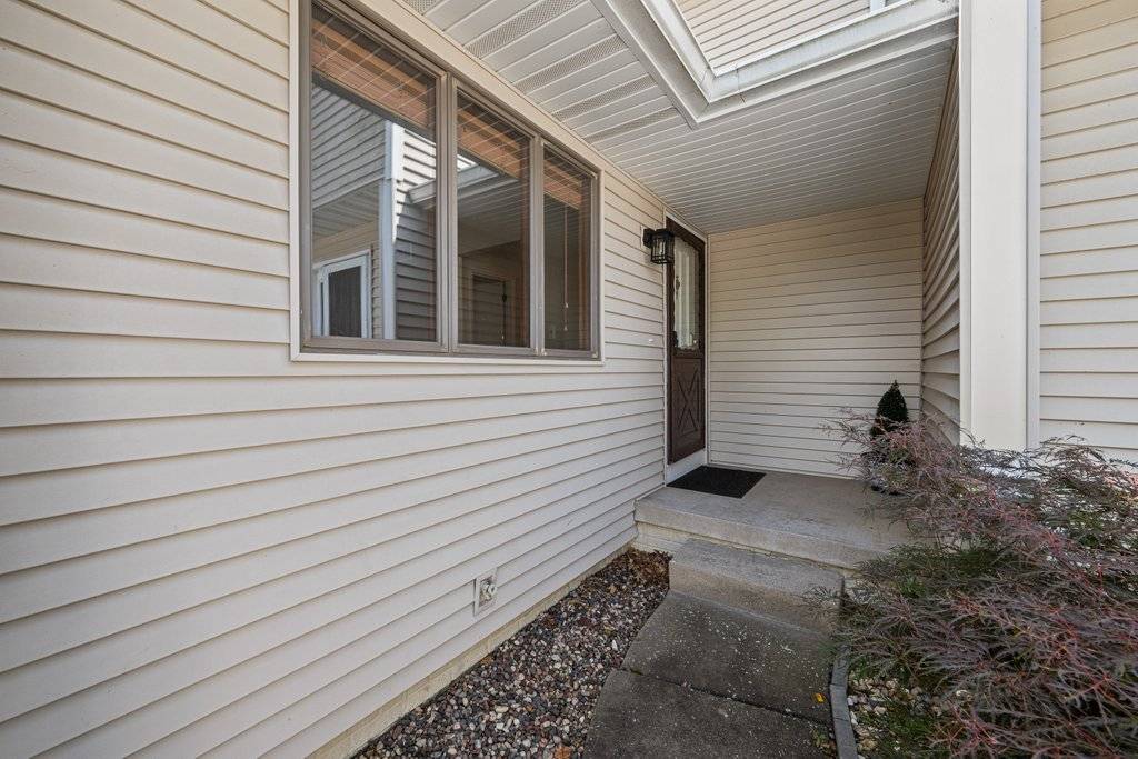 3283 Johnathan AVE #3283, Bettendorf, IA 52722