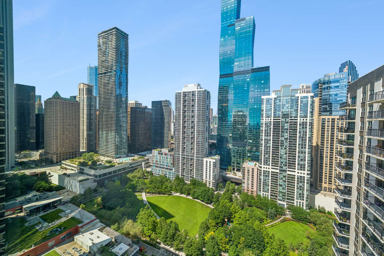 400 E RANDOLPH ST #3516, Chicago, IL 60601
