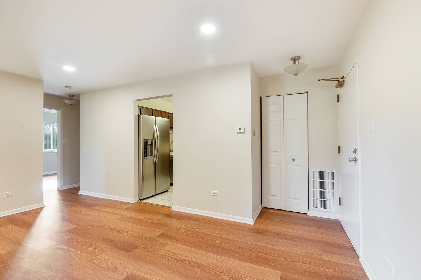 611 W Central RD #A5, Mount Prospect, IL 60056