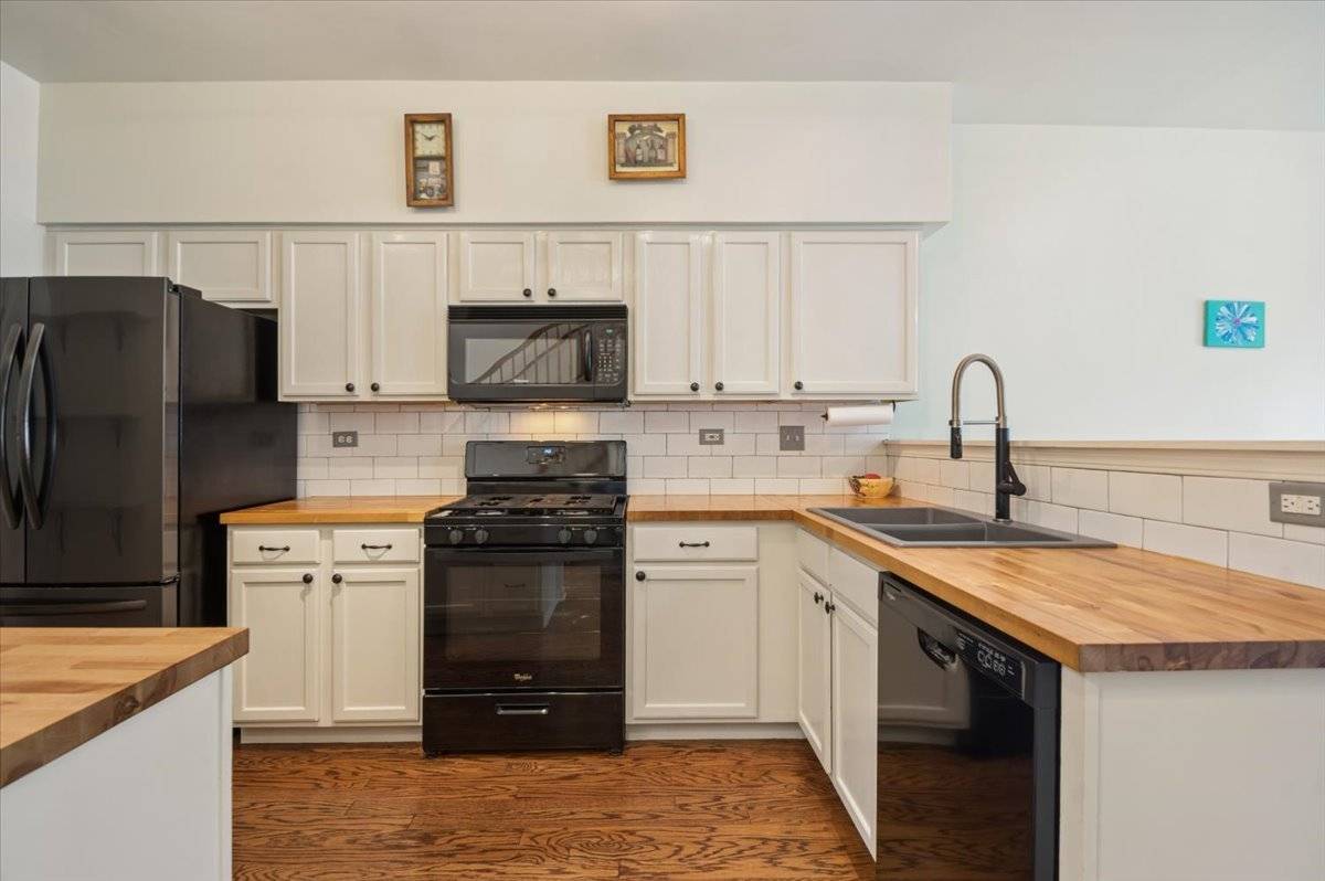1041 PARK HILL CIR #1041, Aurora, IL 60502