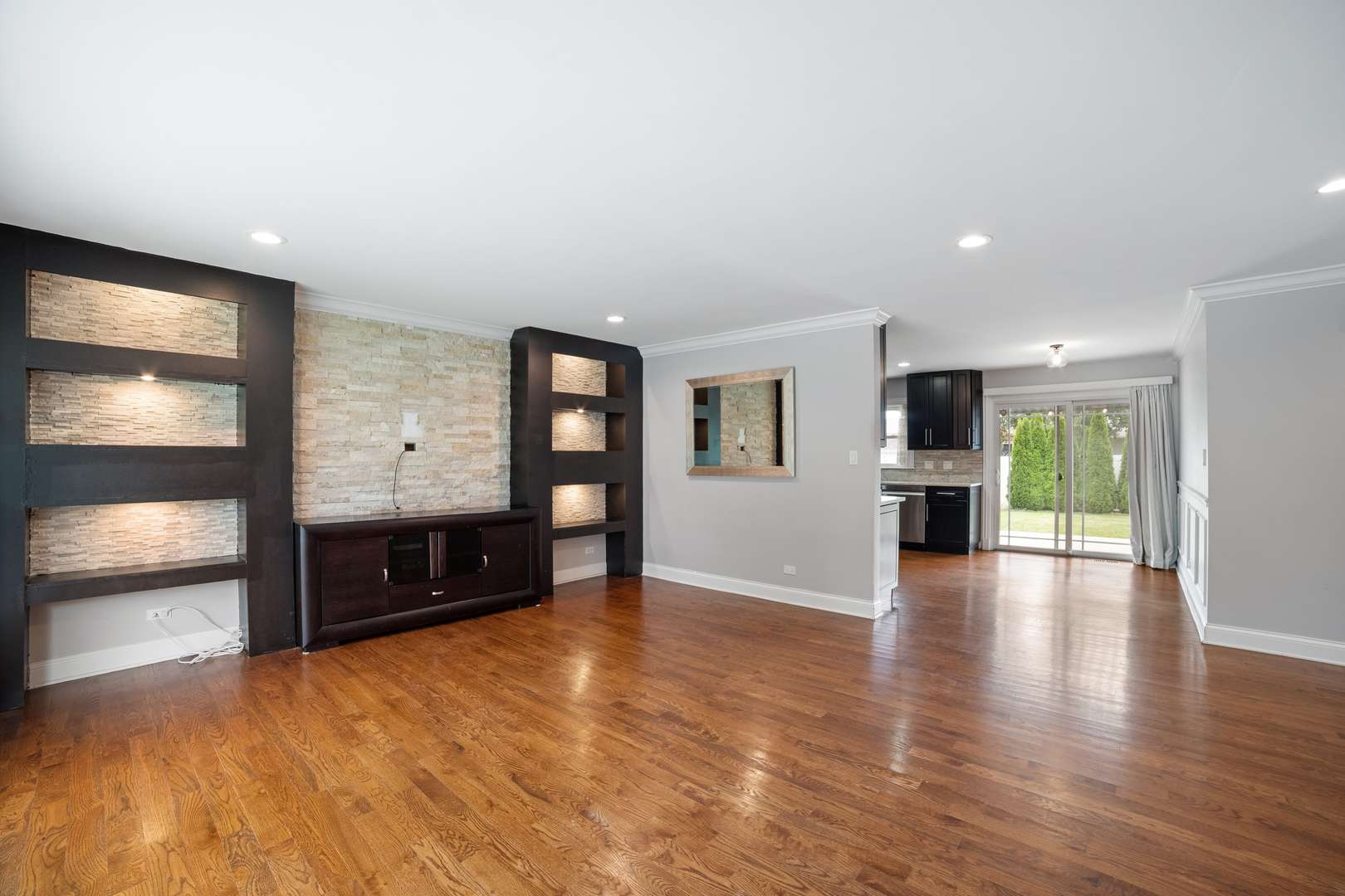 109 Crest AVE, Elk Grove Village, IL 60007