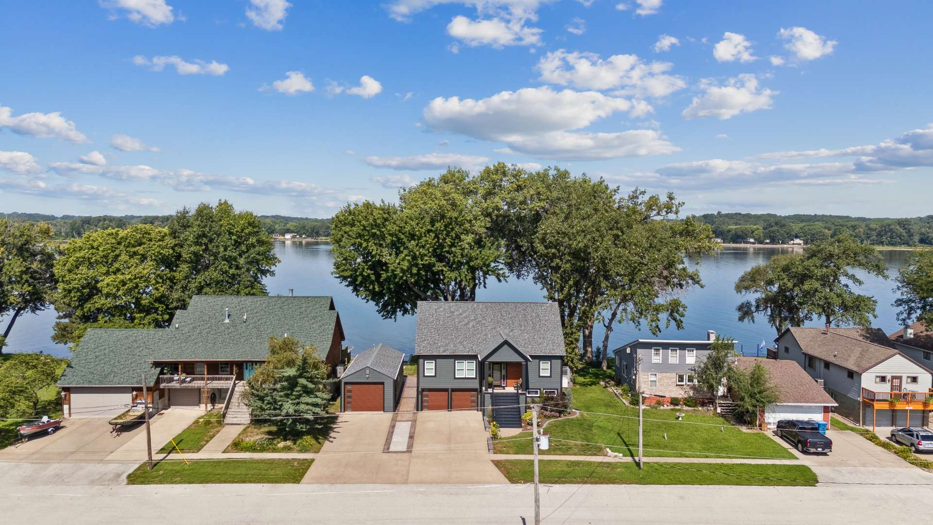 835 1st AVE, Hampton, IL 61256