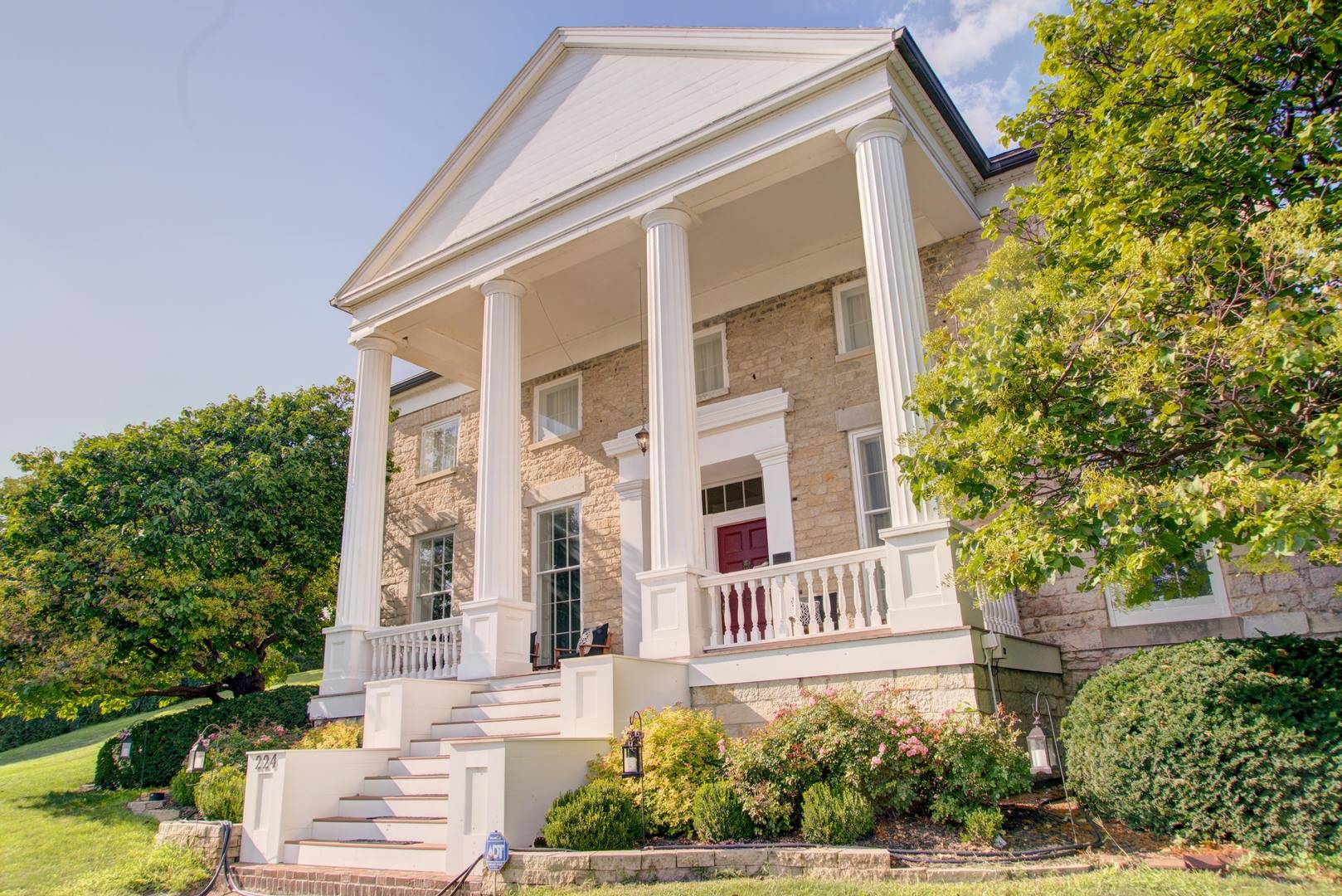 224 E 6th ST, Davenport, IA 52803