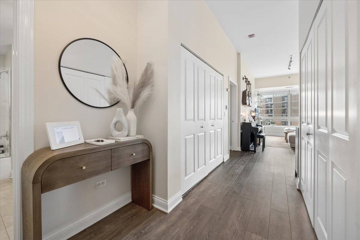 230 W Division ST #602, Chicago, IL 60610