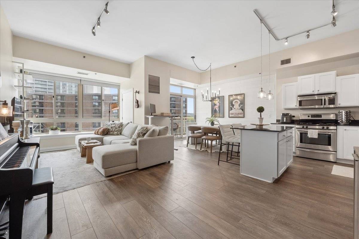 230 W Division ST #602, Chicago, IL 60610
