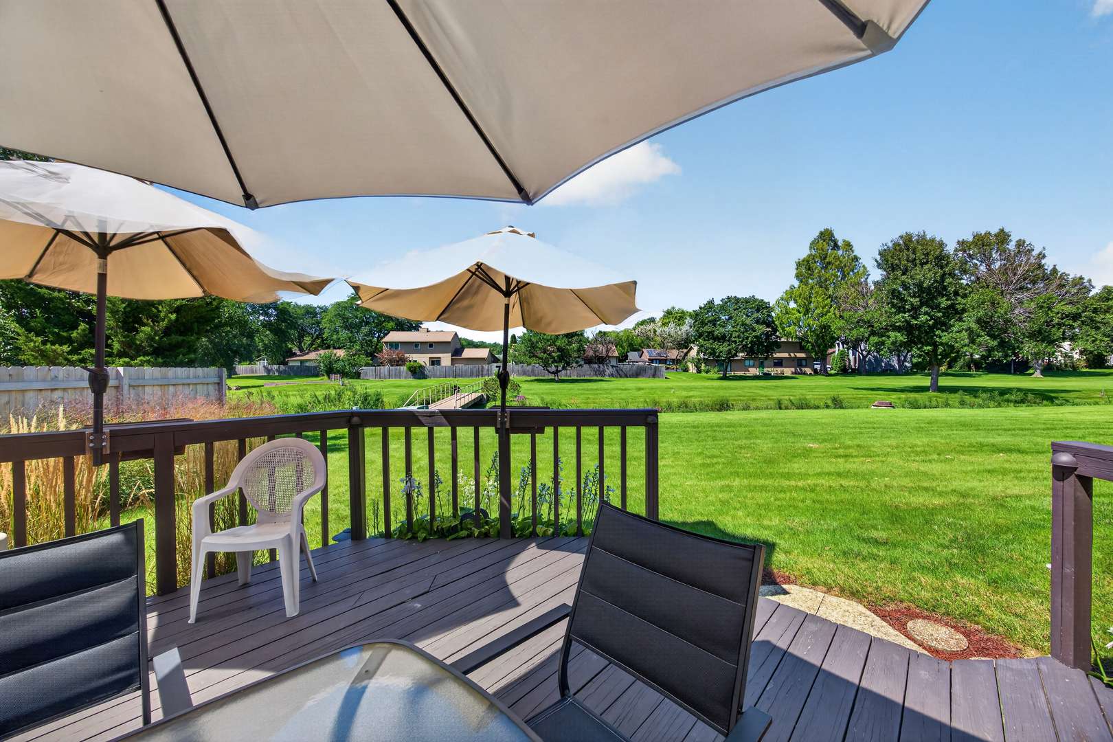 701 Parkview CT, Roselle, IL 60172