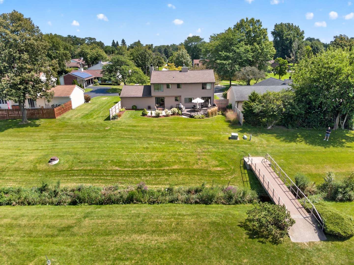 701 Parkview CT, Roselle, IL 60172