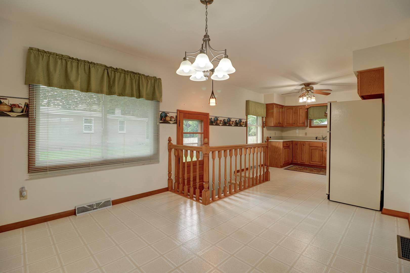1237 Harrison DR, Clinton, IA 527322