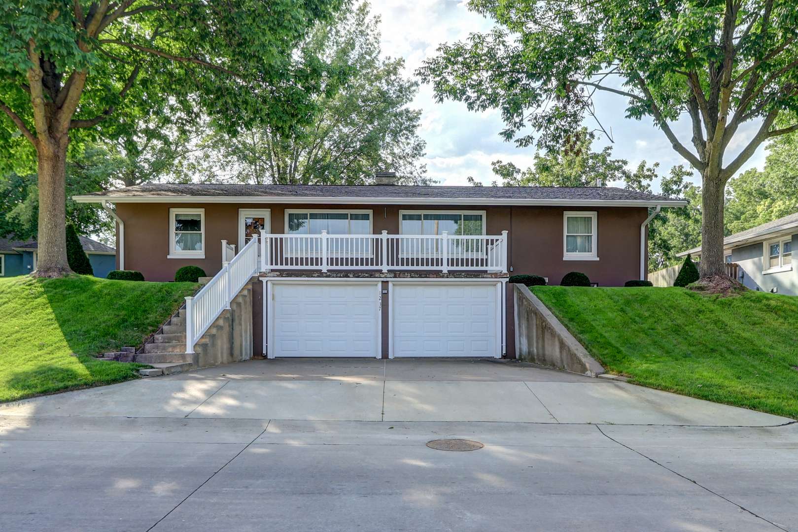 1237 Harrison DR, Clinton, IA 527322