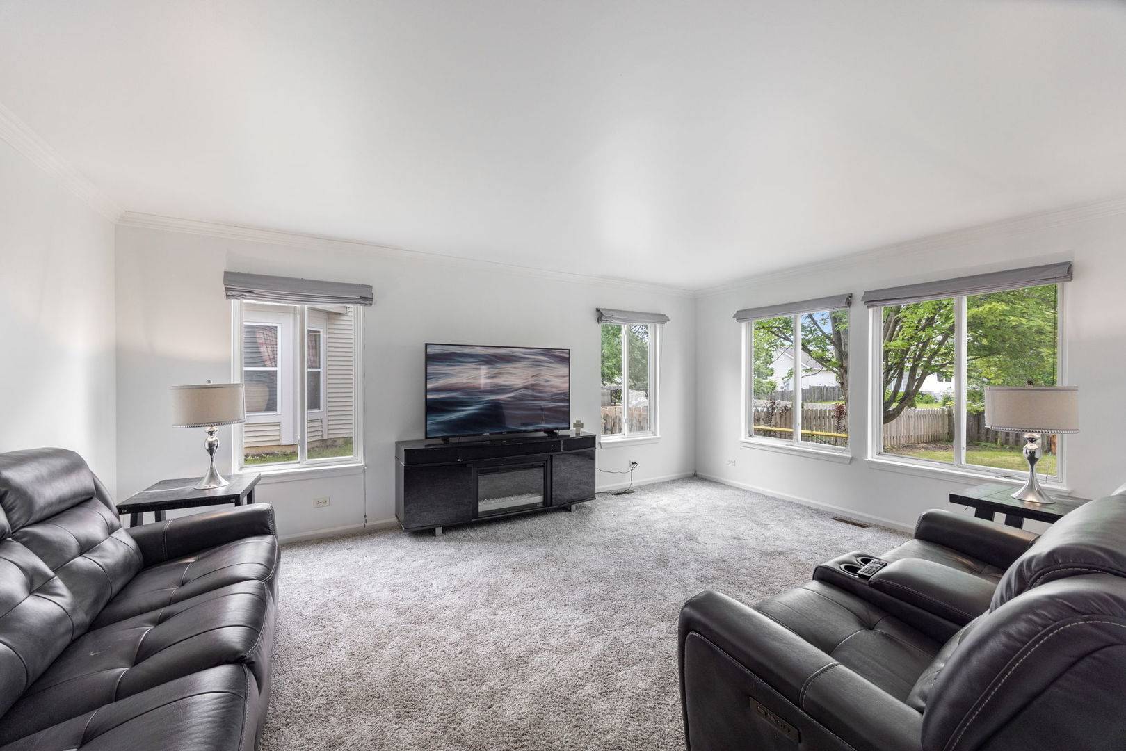 1237 E Greystone DR, Round Lake Beach, IL 60073