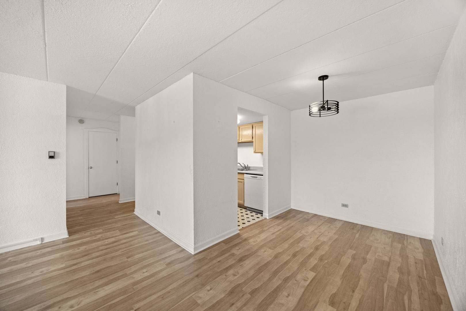 1 Renaissance PL #302, Palatine, IL 60067