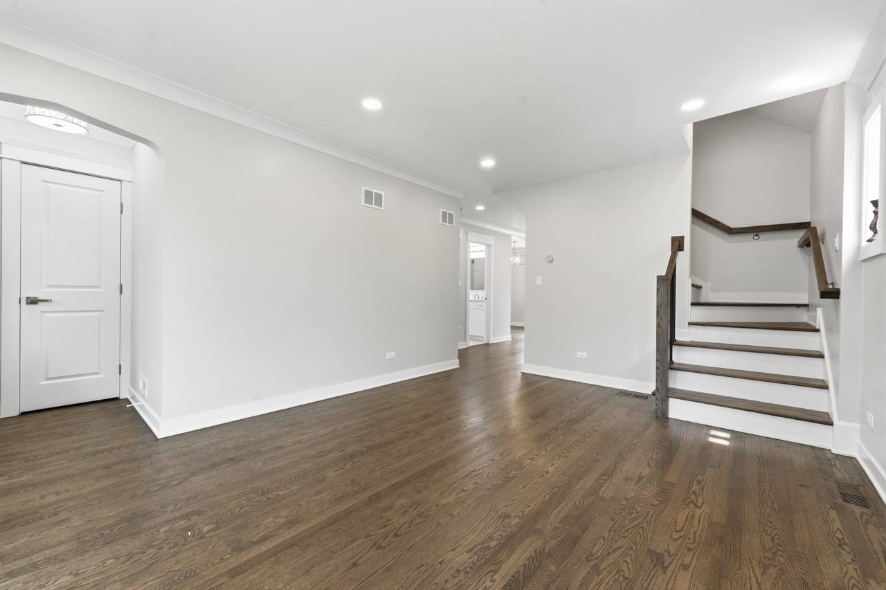 4903 N Moody AVE, Chicago, IL 60630