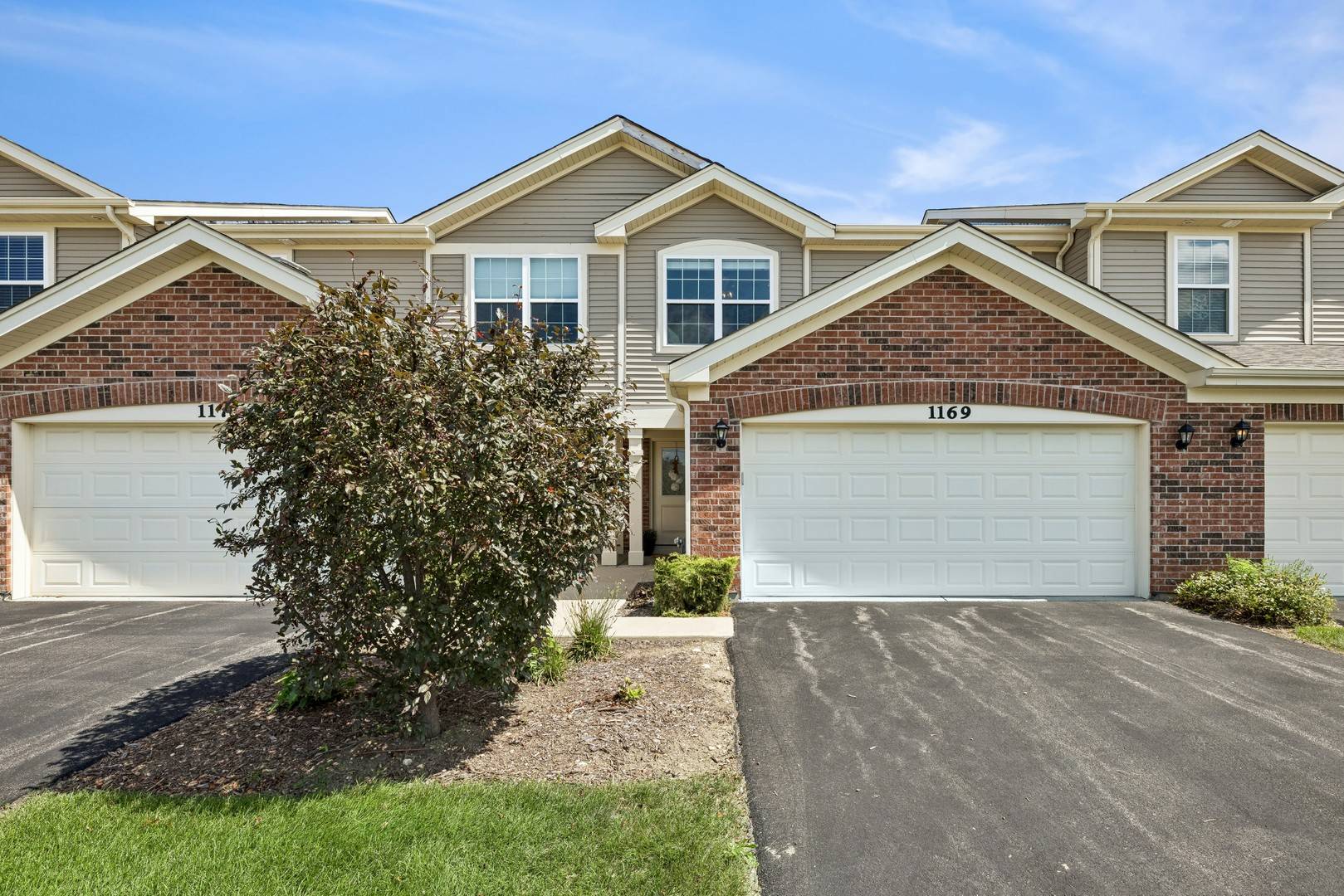1169 Amber DR, Cary, IL 60013