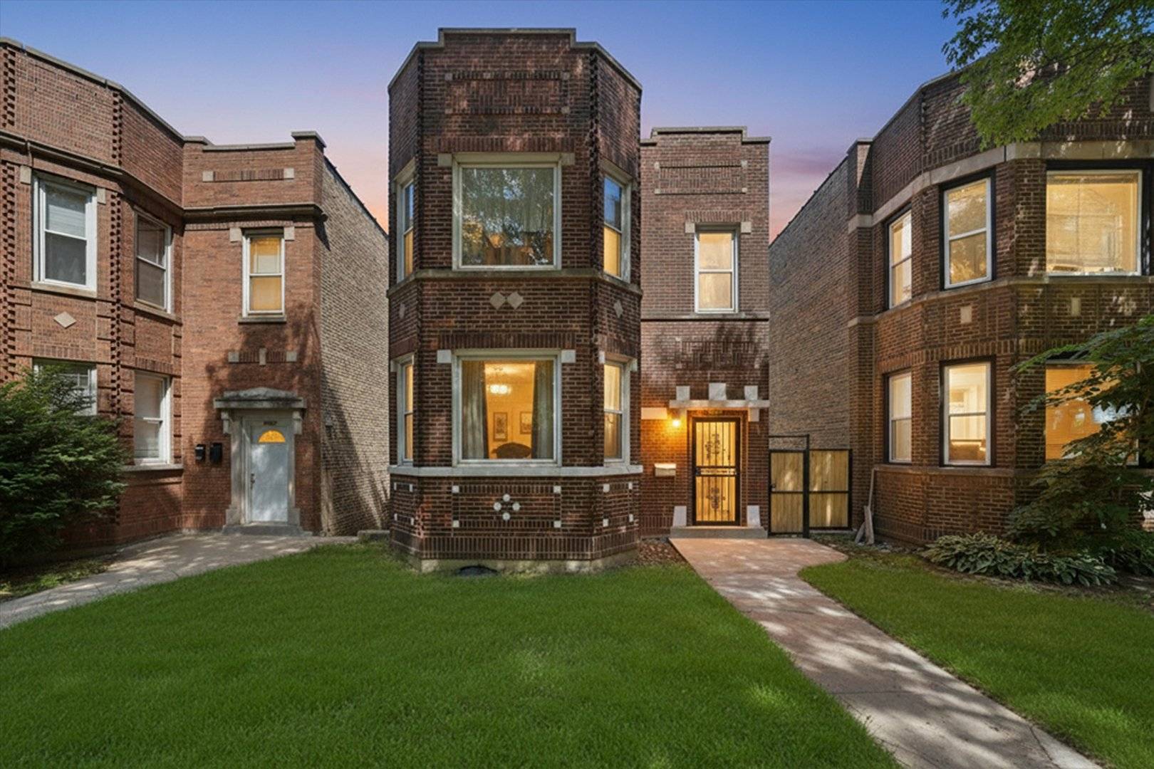 9015 S Muskegon AVE, Chicago, IL 60617