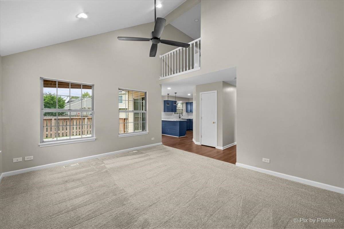 14 Harrison LN, Streamwood, IL 60107