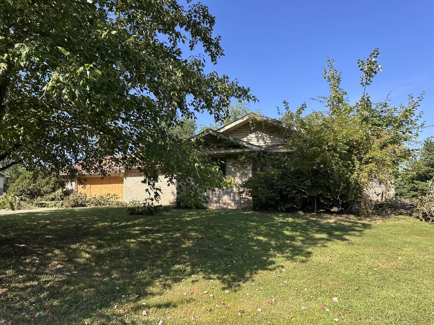6586 Roberts RD, Marion, IL 62959