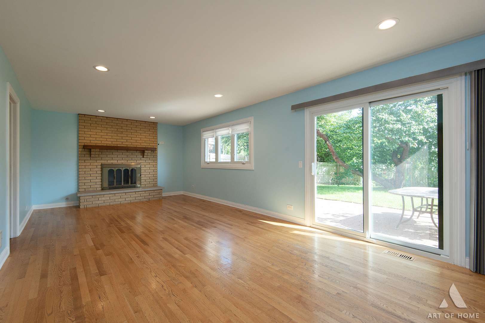 735 Yorkshire LN, Des Plaines, IL 60016