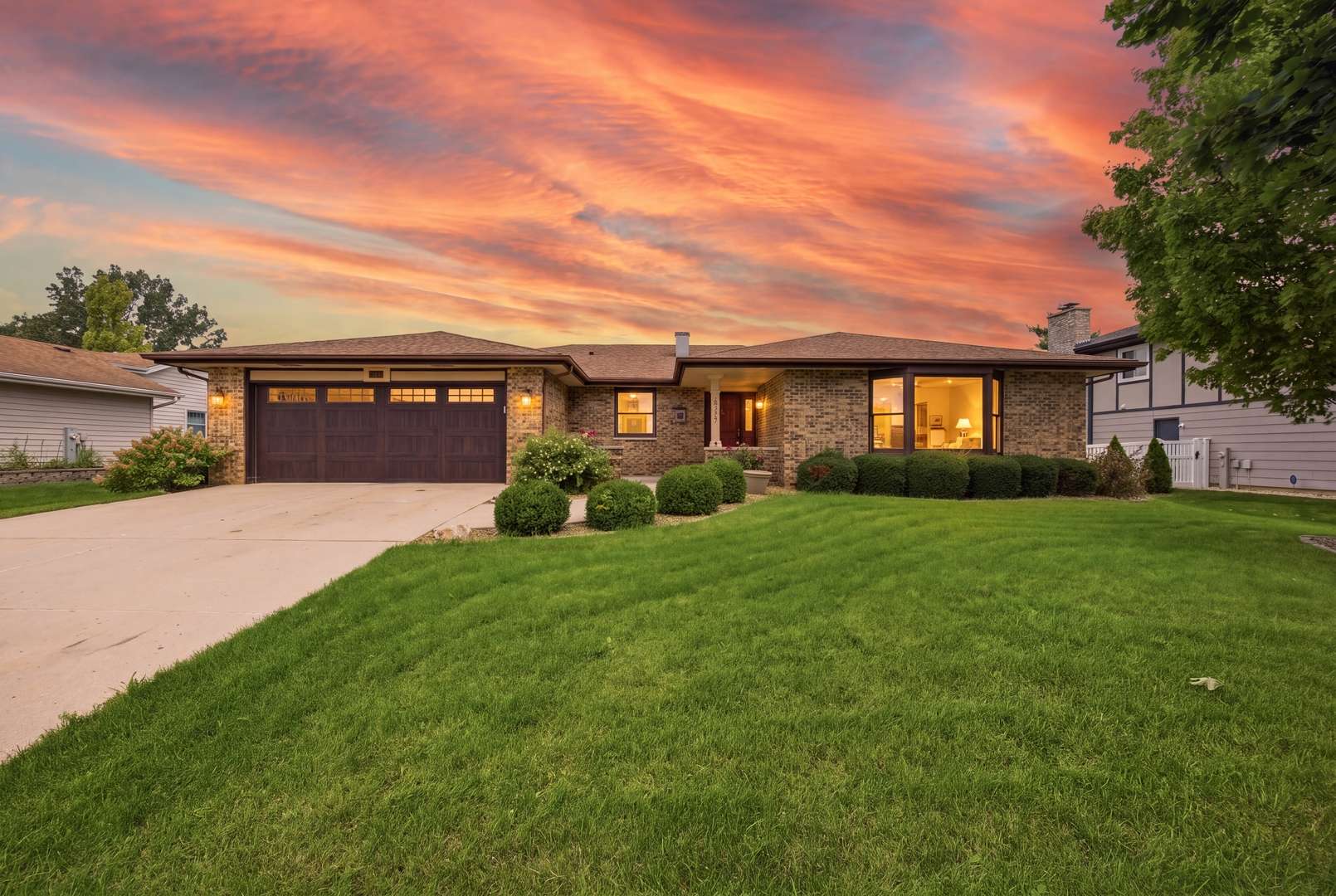 2122 Sherborn LN, Schaumburg, IL 60193