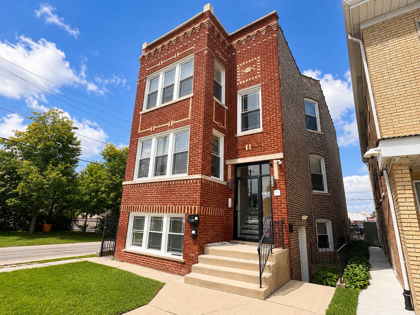 4415 S Sawyer AVE #2, Chicago, IL 60632
