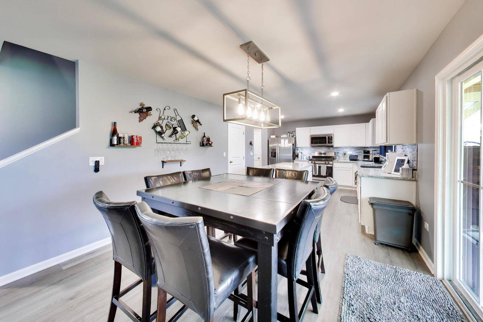 460 E Meadowdale CIR, Hampshire, IL 60140