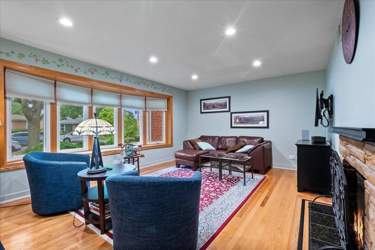 3805 W Jarlath ST, Lincolnwood, IL 60712
