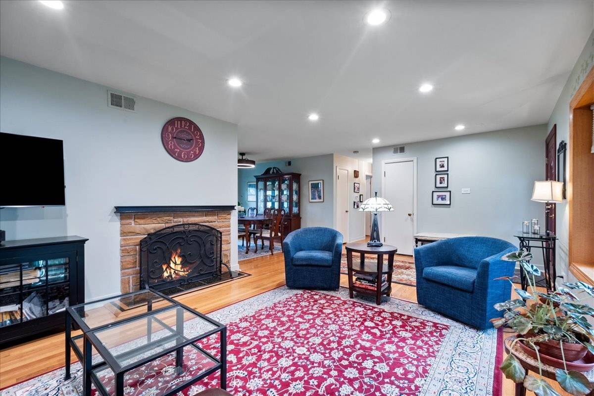 3805 W Jarlath ST, Lincolnwood, IL 60712