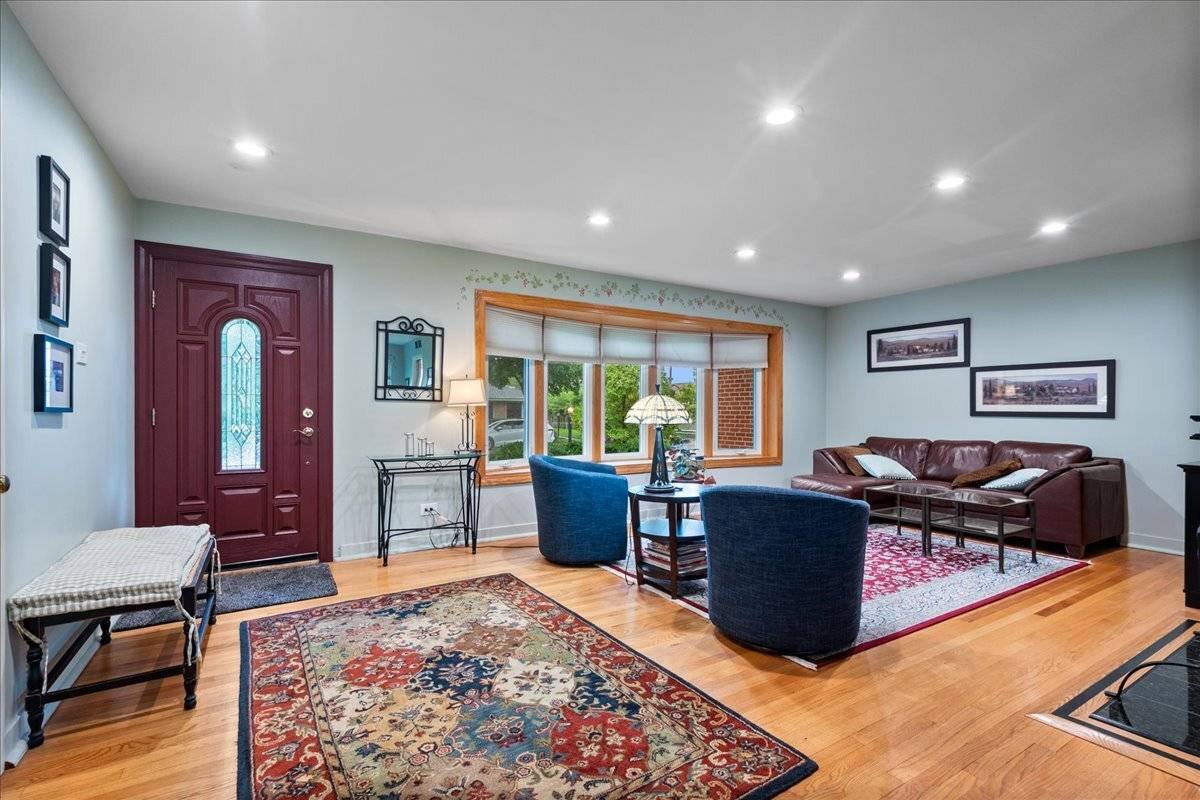 3805 W Jarlath ST, Lincolnwood, IL 60712