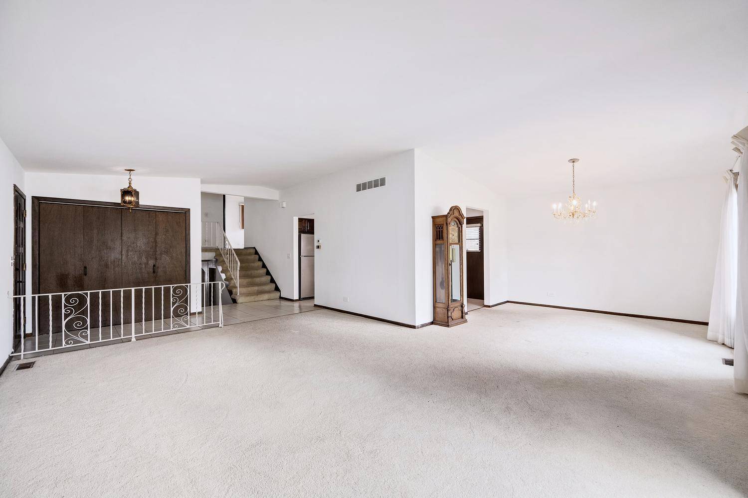 3N565 Crown RD, Elmhurst, IL 60126