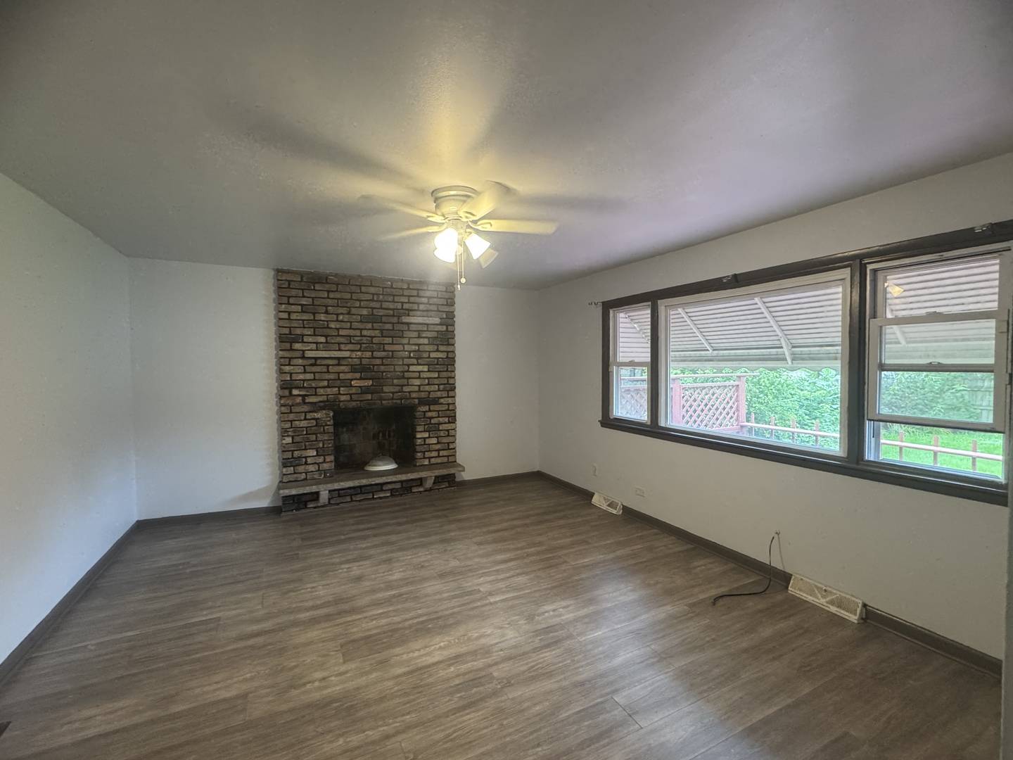 27 W 155th PL, South Holland, IL 60473