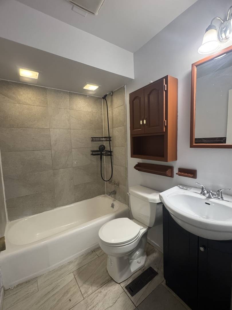 27 W 155th PL, South Holland, IL 60473