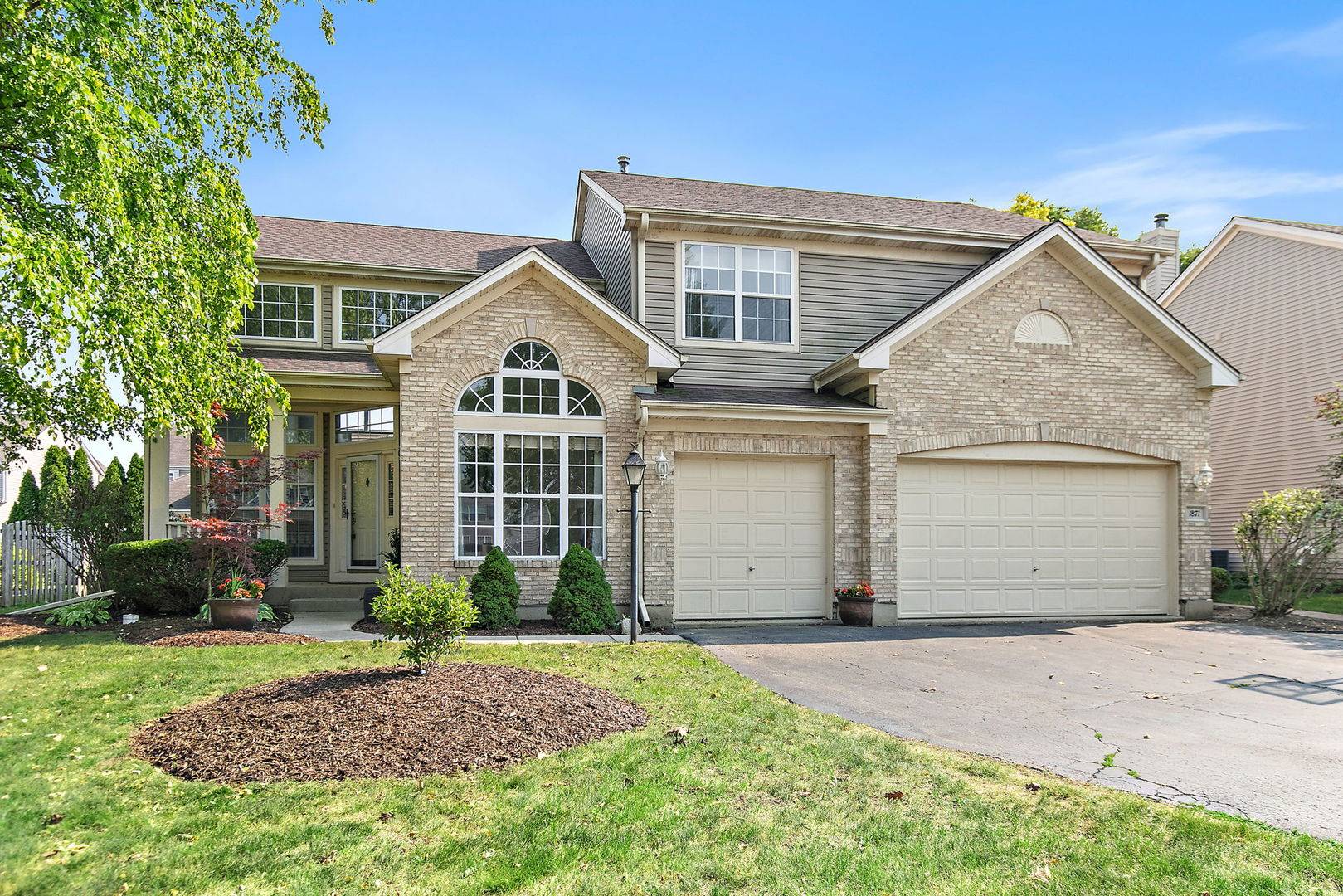 1871 Cooper LN, Algonquin, IL 60102