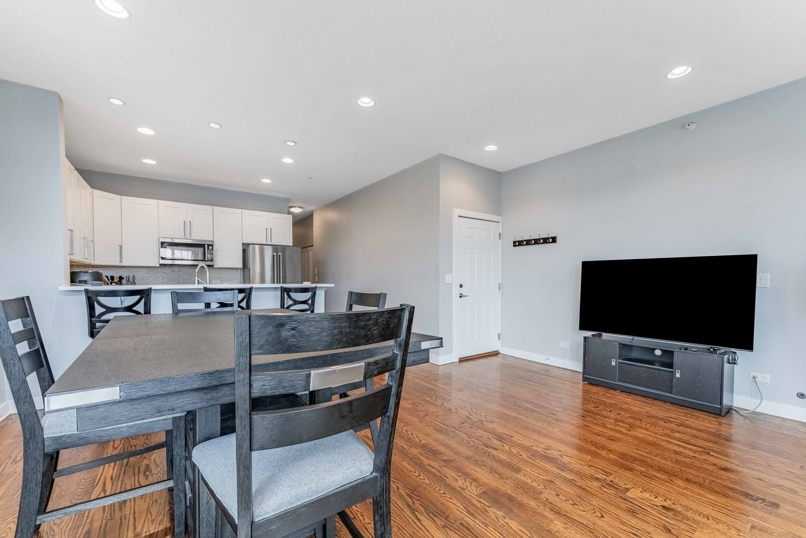 7930 W Grand AVE #3W, Elmwood Park, IL 60707