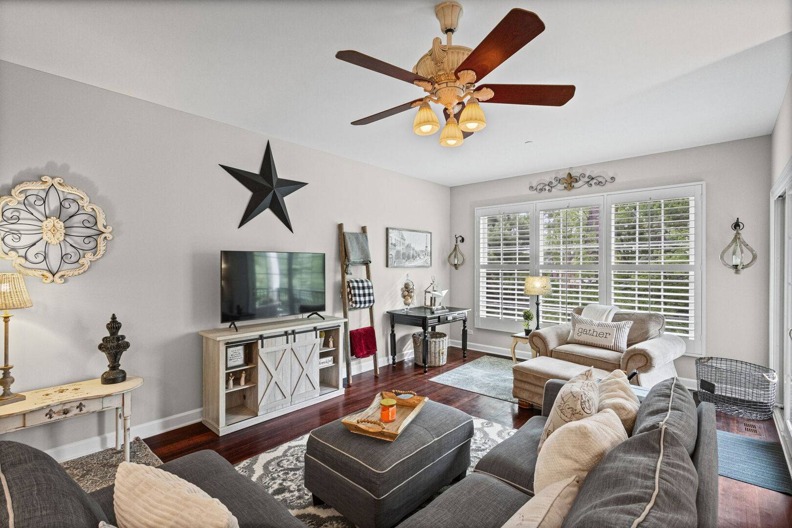 1907 Lynn CIR, Libertyville, IL 60048