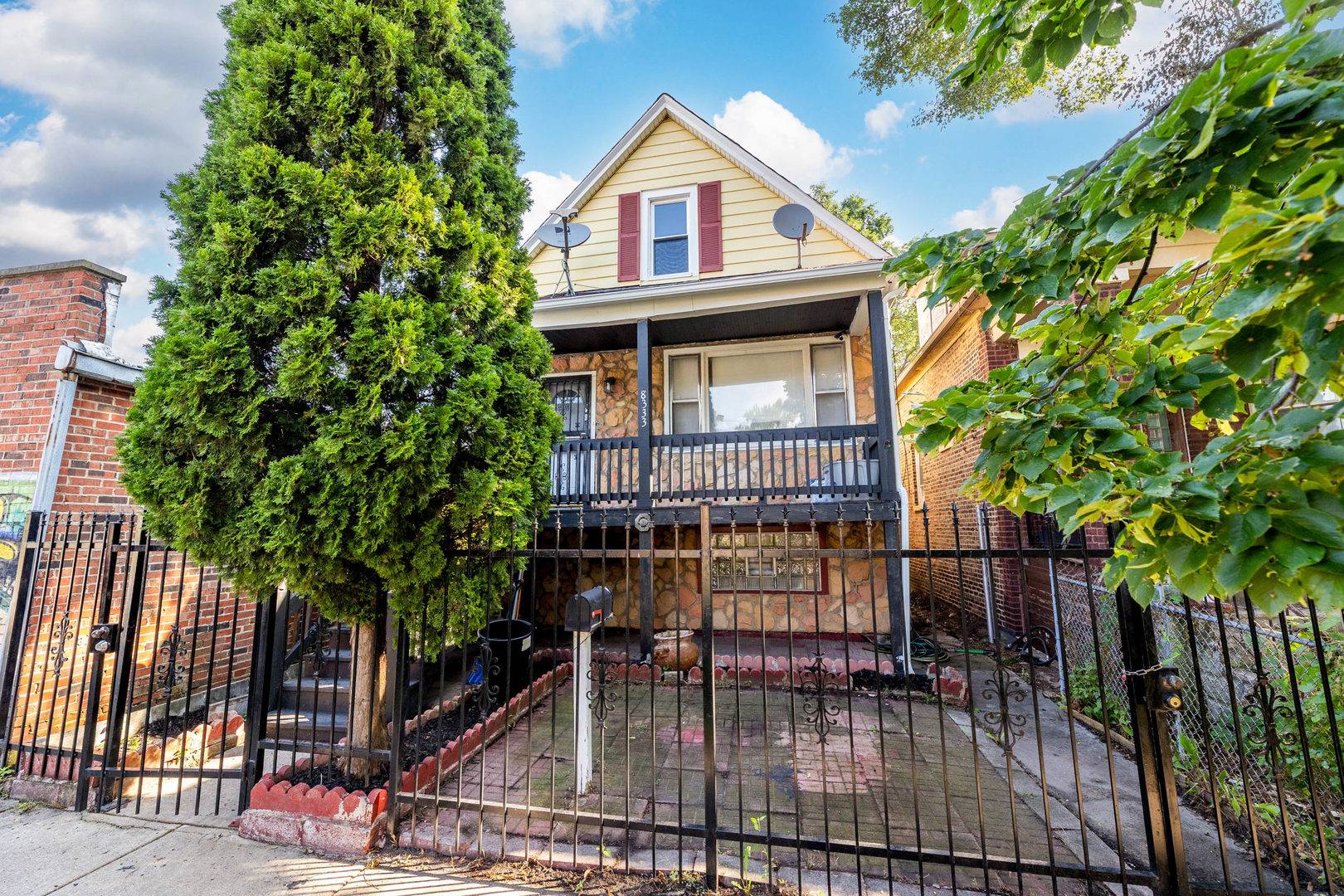 8333 S Baltimore AVE, Chicago, IL 60617