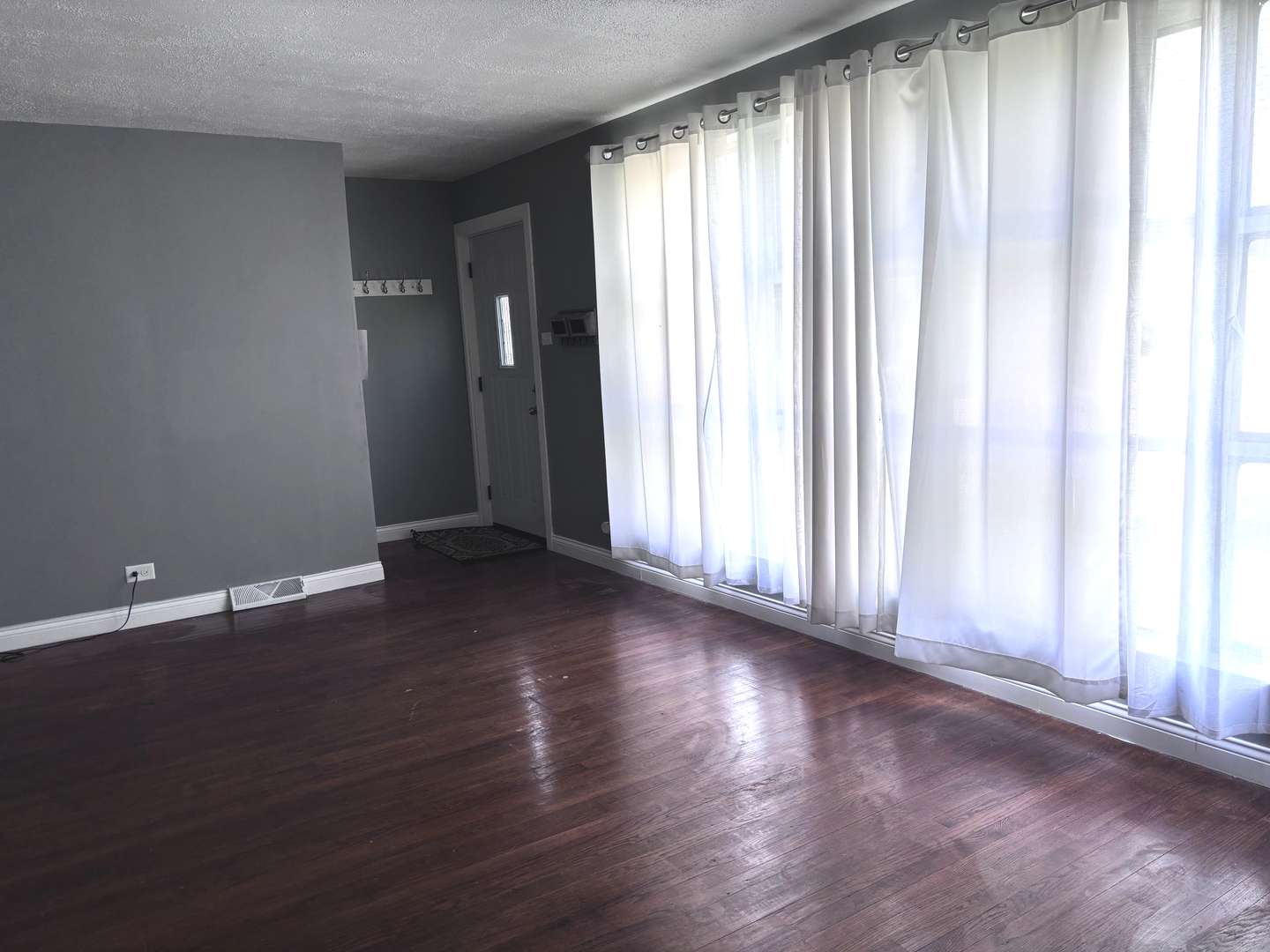 365 Sherry LN, Chicago Heights, IL 60411