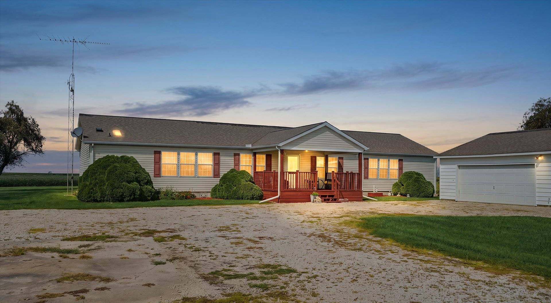 2225 E 1700th RD, Brocton, IL 61917
