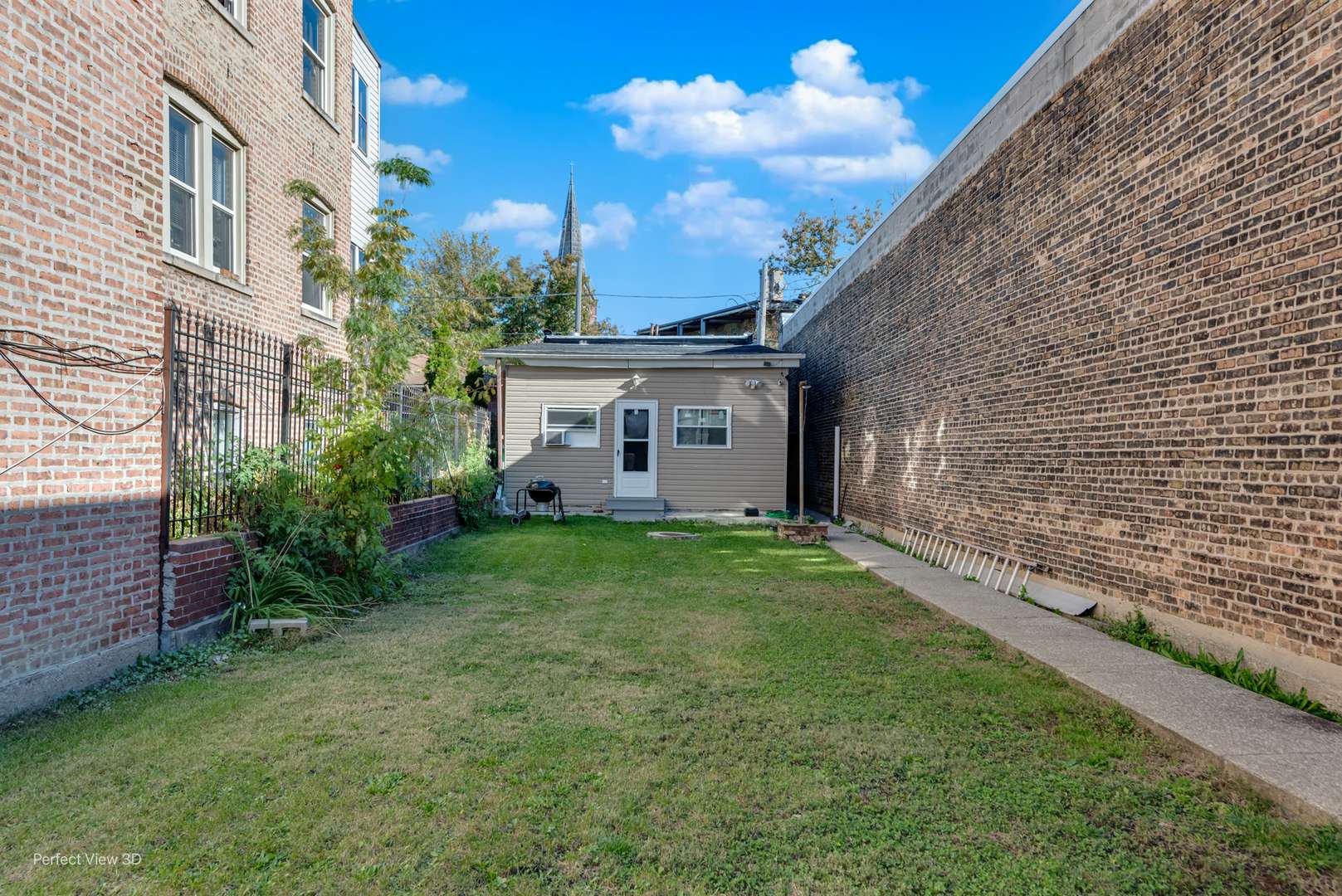 3916 W Grand AVE, Chicago, IL 60651