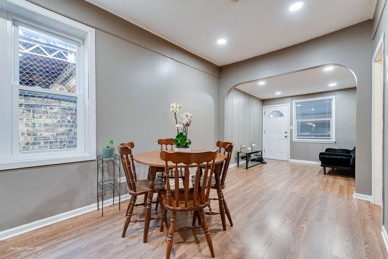 3916 W Grand AVE, Chicago, IL 60651