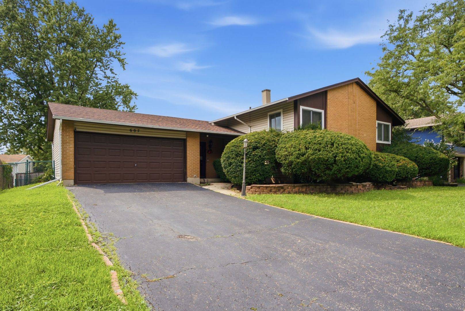 607 N Ashbury AVE, Bolingbrook, IL 60440