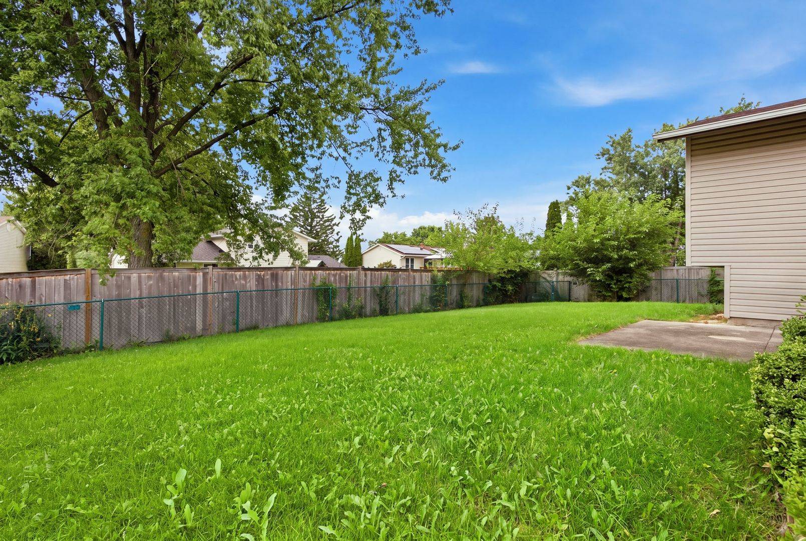 607 N Ashbury AVE, Bolingbrook, IL 60440