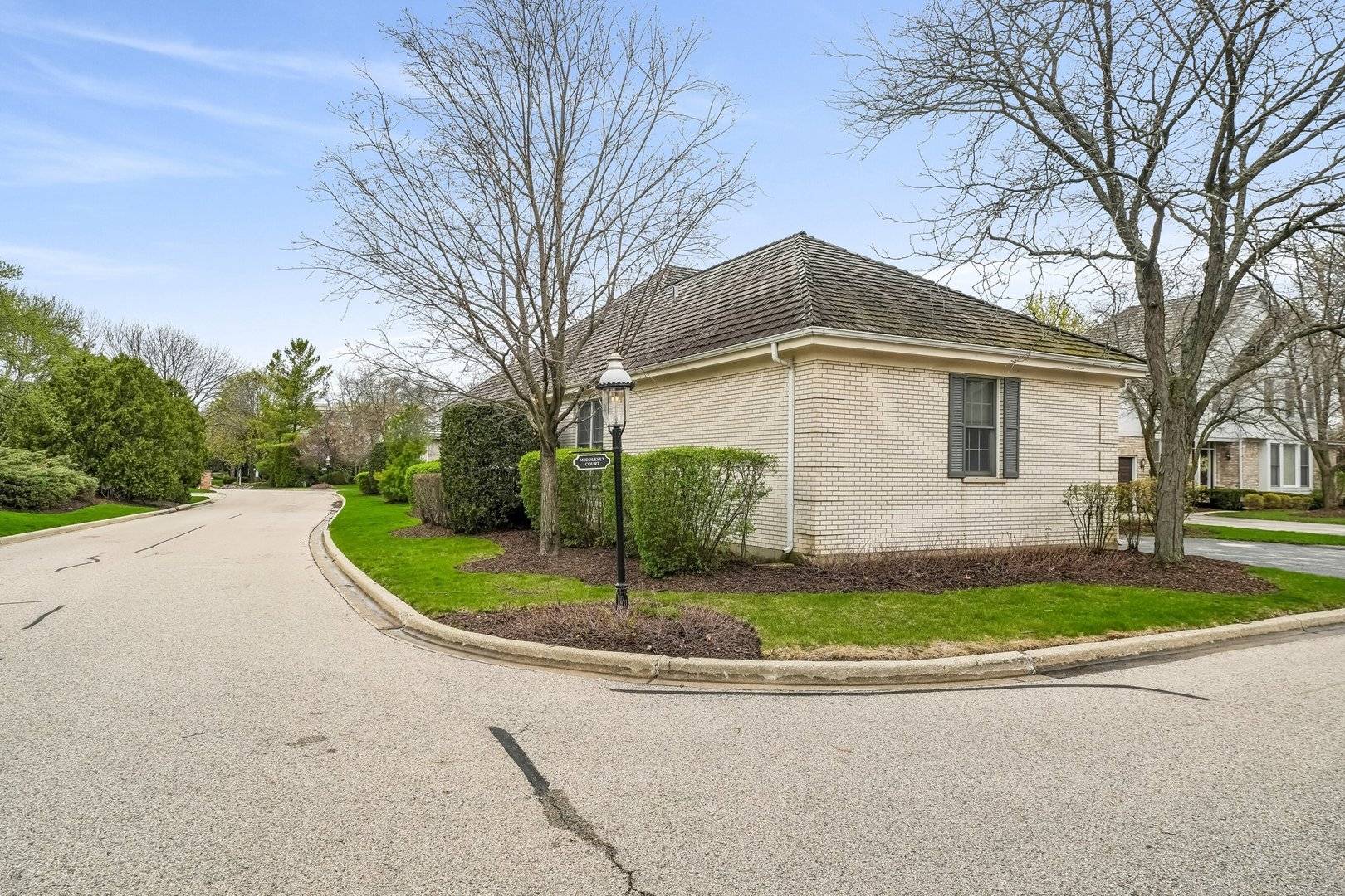5 Middlesex CT, Lincolnshire, IL 60069
