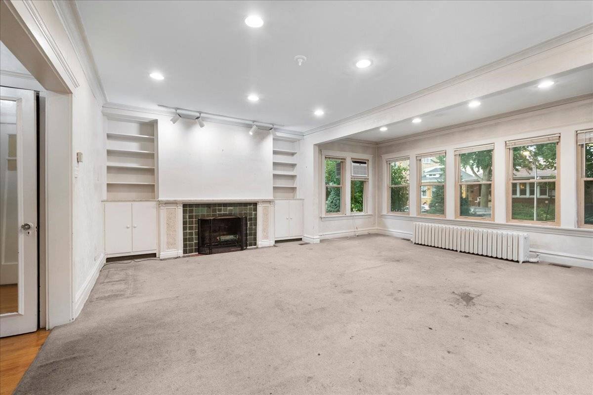 6520 N Fairfield AVE, Chicago, IL 60645