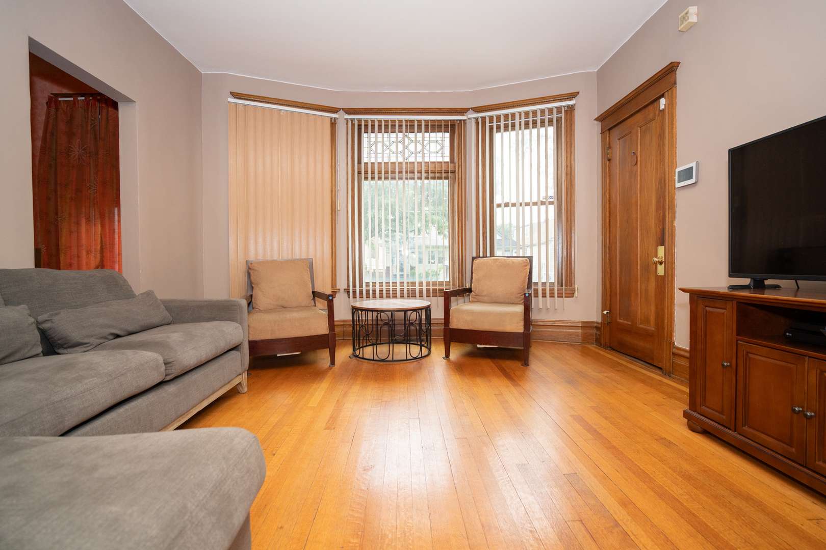 5843 W Iowa ST, Chicago, IL 60651