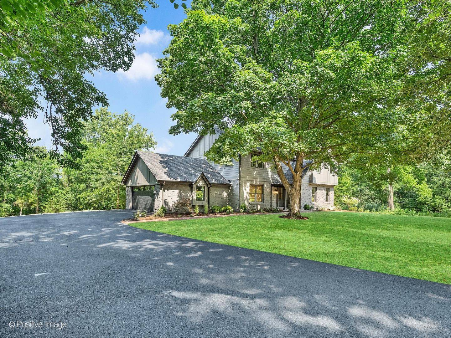 28w600 Indian Knoll RD, West Chicago, IL 60185