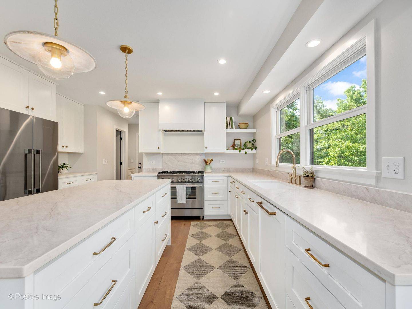 28w600 Indian Knoll RD, West Chicago, IL 60185